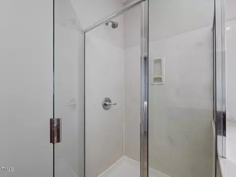 Bath - 5 Brightfield Ln, Durham, NC 27712 photo 4 of 5
