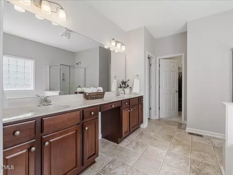 Bath - 5 Brightfield Ln, Durham, NC 27712 photo 2 of 5