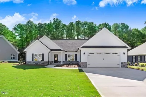 206 Fountain Dr, Clinton, NC 28328