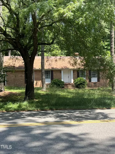 614 W Chatham St, Apex, NC 27502