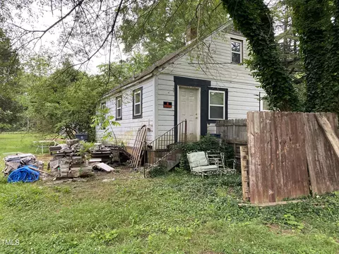 214 W Summerbell Ave, Elon, NC 27244