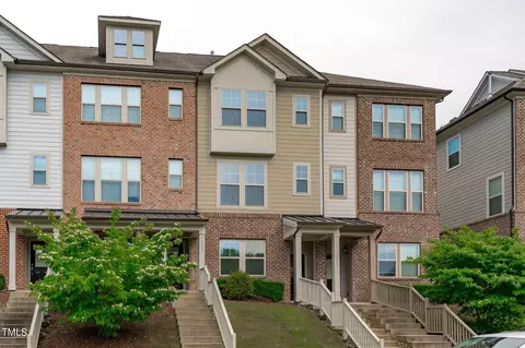 1391 Town Home Dr, Apex, NC 27502