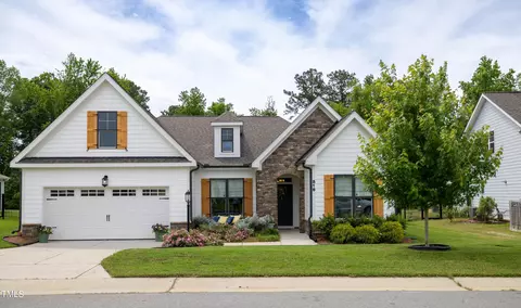 816 Long Lake Dr, Fuquay Varina, NC 27526