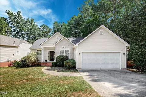 1004 Creek Haven Dr, Holly Springs, NC 27540