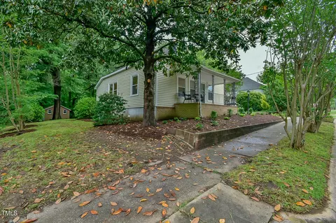 907 Edith St, Durham, NC 27705 photo 3