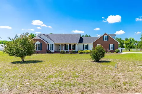 44 Oak Hill Dr, Dunn, NC 28334