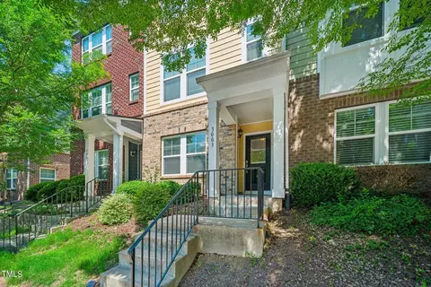 3003 Summerhouse Rd, Cary, NC 27519 photo 2