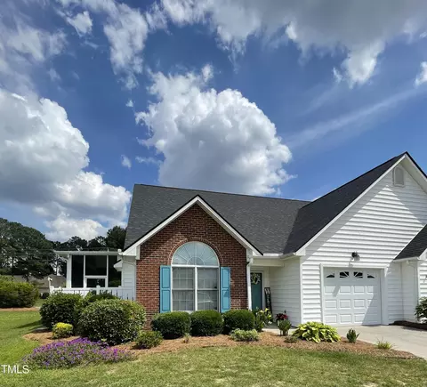 110 Glenalmond Ct, Dunn, NC 28334