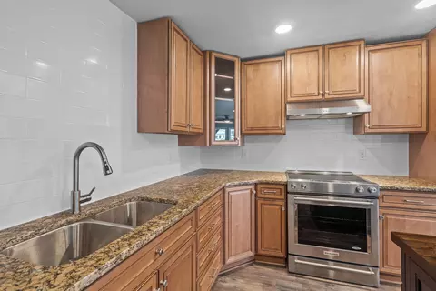 Kitchen - 4230 E Us 70 Hwy, Smithfield, NC 27577 photo 3 of 6