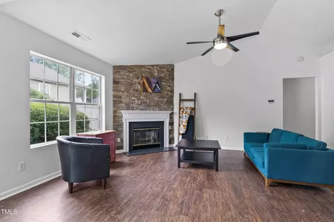 415 Quartz Dr, Durham, NC 27703 photo 7
