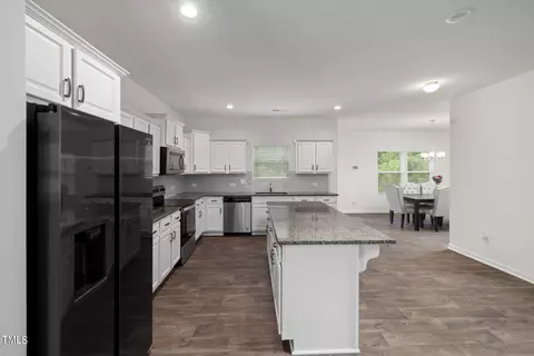 206 Pineapple Pl, Benson, NC 27504 photo 8