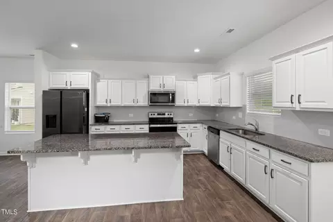 206 Pineapple Pl, Benson, NC 27504 photo 7
