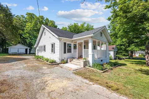 414 Country Club Dr, Burlington, NC 27215