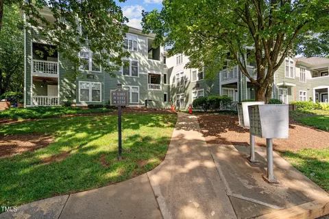 1101 Parkridge Ln #205, Raleigh, NC 27605