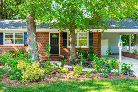 803 Kingswood Dr, Cary, NC 27513