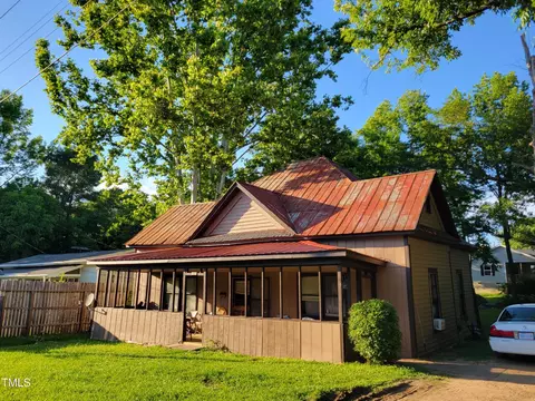 1005 Chatham St, Sanford, NC 27330