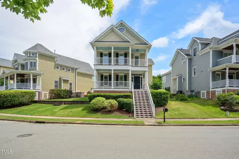 318 Village Loop Dr, Apex, NC 27502