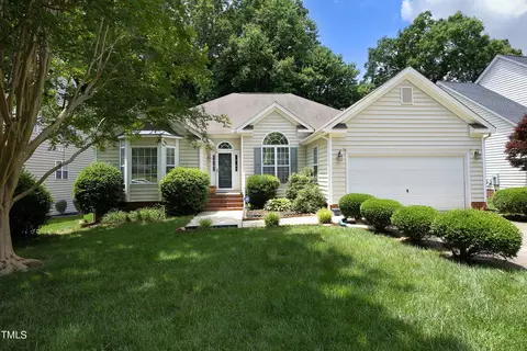 8909 Blakehurst Dr, Raleigh, NC 27617
