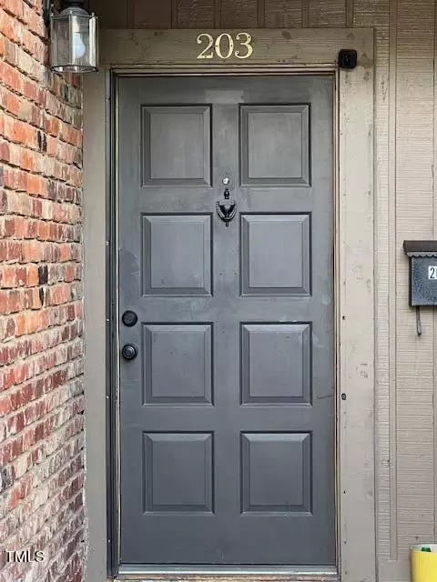 203 Oak Tree Dr, Chapel Hill, NC 27517
