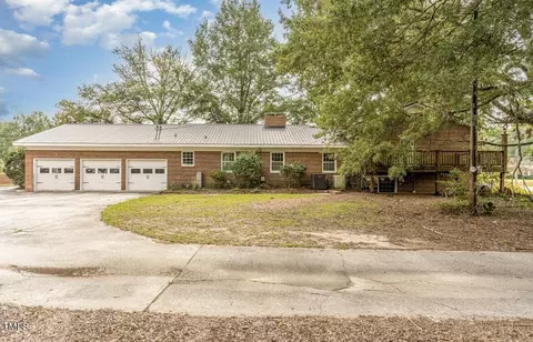 Exterior - 1114 Merry St, Dunn, NC 28334 photo 2 of 2