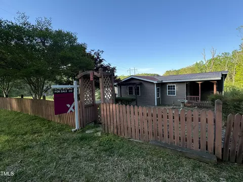 423 S Carroll St, Apex, NC 27539