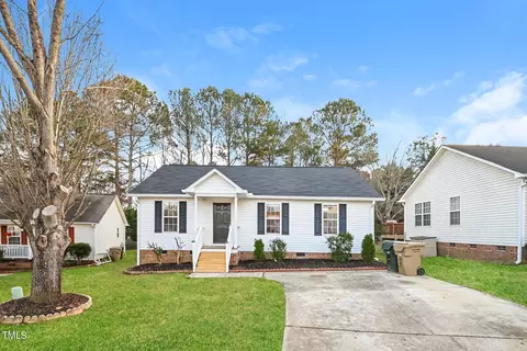 1141 Grovewood Dr, Clayton, NC 27520