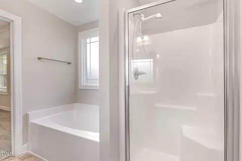 Bath - 211 Rolling Oaks Ln, Benson, NC 27504 photo 3 of 4