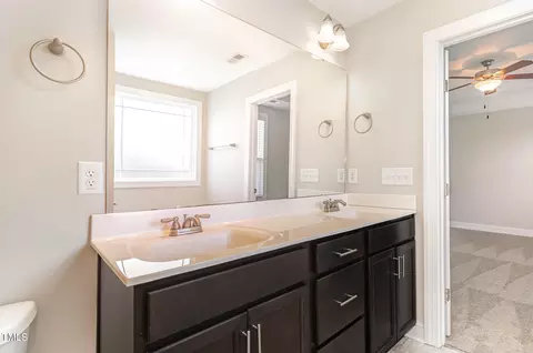 Bath - 211 Rolling Oaks Ln, Benson, NC 27504 photo 2 of 4