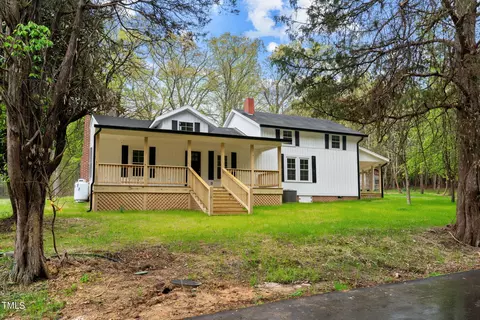 240 S Oak St, Robbins, NC 27325