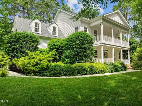 200 Grantwood Dr, Holly Springs, NC 27540