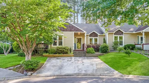 8 Hearthwood Cir, Durham, NC 27713