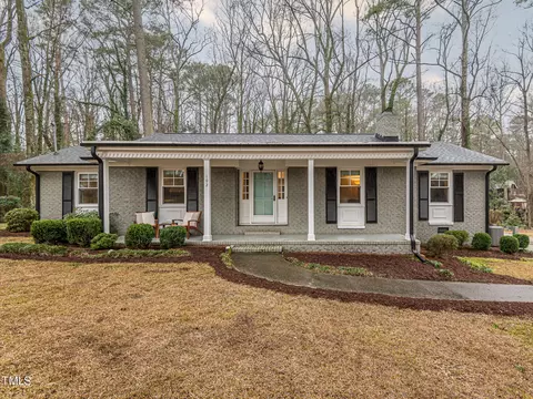 102 Edgewater Dr, Clayton, NC 27520