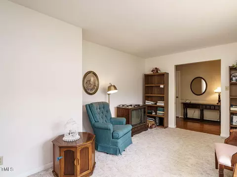 906 Dixie Dr, Selma, NC 27576 photo 8