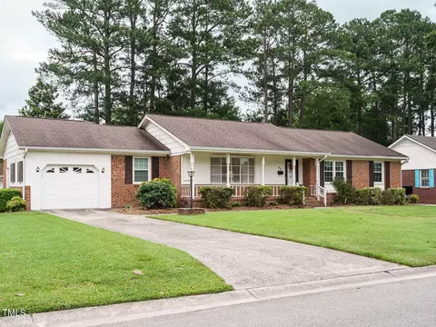 906 Dixie Dr, Selma, NC 27576 photo 1