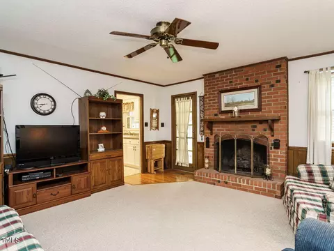 906 Dixie Dr, Selma, NC 27576 photo 10
