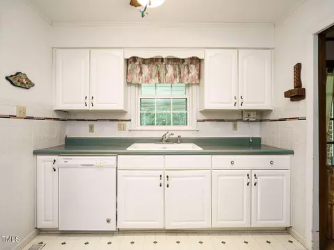 906 Dixie Dr, Selma, NC 27576 photo 15