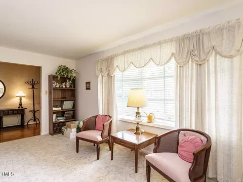 906 Dixie Dr, Selma, NC 27576 photo 9