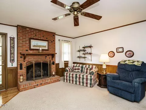 906 Dixie Dr, Selma, NC 27576 photo 11