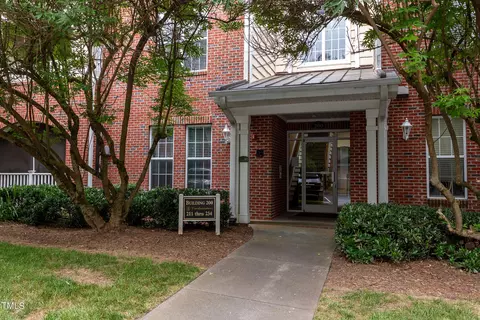 221 Providence Glen Dr, Chapel Hill, NC 27514