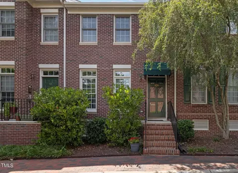 105 Fenner Ln, Raleigh, NC 27603