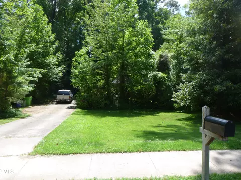 901 Cranbrook Rd, Raleigh, NC 27609