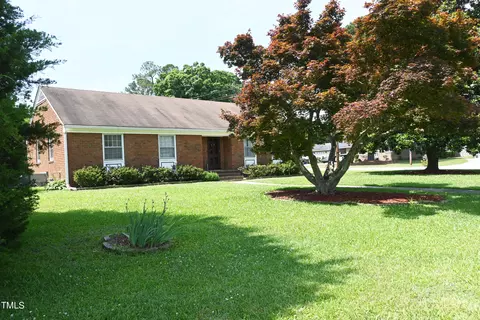 1735 Meadowbrook Ln W, Wilson, NC 27893