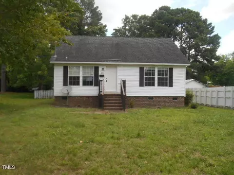 912 W Waddell St, Selma, NC 27576
