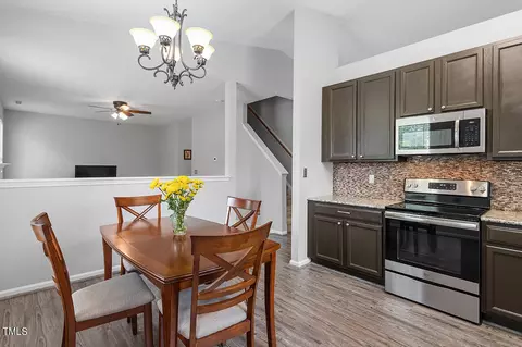 5 Crescent Hill Ct, Durham, NC 27704 photo 9