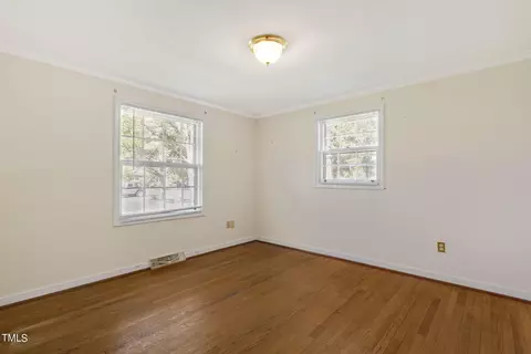 Bedroom - 113 E Stevens St, Smithfield, NC 27577 photo 3 of 7
