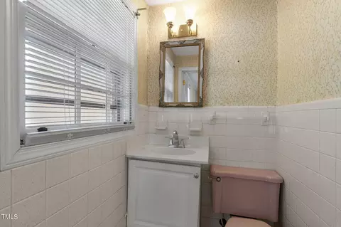 Bath - 113 E Stevens St, Smithfield, NC 27577 photo 1 of 3