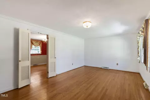 Living - 113 E Stevens St, Smithfield, NC 27577 photo 1 of 3