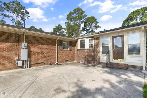 Exterior - 113 E Stevens St, Smithfield, NC 27577 photo 6 of 13