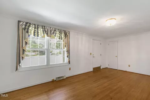 Living - 113 E Stevens St, Smithfield, NC 27577 photo 2 of 3