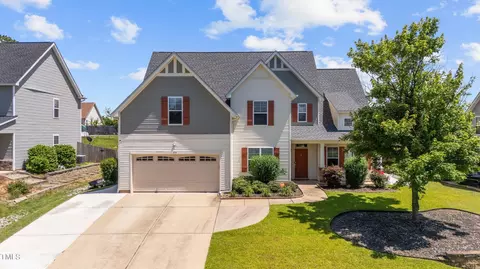 439 Heathrow Dr, Spring Lake, NC 28390